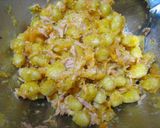 A picture of step 5 of Soybean and Tuna Salad With Carrot Dressing.