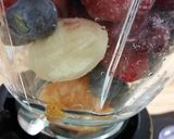 A picture of step 1 of Berry Easy Smoothie.