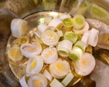 Foto del paso 2 de la receta: Crema de nabo, puerros y zanahorias