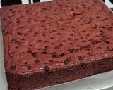 Foto langkah ke 9 dari resep Red Velvet Fudgy Brownies.