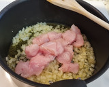 Foto del paso 3 de la receta: Ñoquis con pollo y salsa de tomate