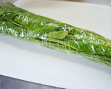 A picture of step 1 of Nutritious Spinach and Nori Seawed Soup.