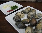 A picture of step 1 of Vongole Bianco - Clam Pasta.