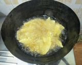A picture of step 3 of French fries with chicken.