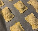 Zöldfűszeres sajtkrémes párna recept fázis 5 fotója