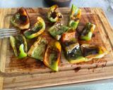 Une image de l'étape 7 de Aubergines chinoises, poivron vert et piments rouges marinés grillés à la plancha.