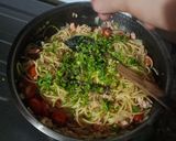 Foto langkah ke 6 dari resep Spaghetti al Salmone in Bianco.