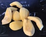 Une image de l'étape 2 de Compote de coings et pêches jaunes.