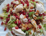 Foto del paso 2 de la receta: Ensalada de pasta con granada huevo duro y atún al toque picante