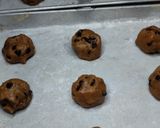 Foto langkah ke 7 dari resep Flat Chocochips Cookie Chewy.