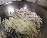 A picture of step 3 of Stir-Fried Chicken Breast with Potatoes.