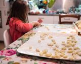 Foto del passaggio 9 della ricetta Gnocchi con papà!