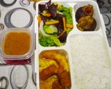 Foto langkah ke 4 dari resep Ide bekal suami "Pecel, telor + sosis goreng".