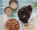 खजूर चॉकलेट रोल (Khajur chocolate roll recipe in marathi) रेसिपी स्टेप 1 फोटो