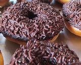 Foto langkah ke 10 dari resep Donat ekonomis empuk lembut.