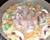 চিকেন মাশরুম স্যুপ (chiken masroom soup recipe in bengali) রেসিপির ধাপ 3 ছবি