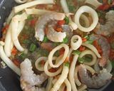 Foto del paso 2 de la receta Arroz con calamares y langostinos
