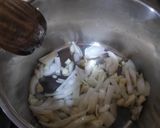 Foto langkah ke 2 dari resep Sup asparagus ayam telur kocok.