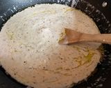 A picture of step 3 of Creamy Shrimp and Mushroom Fettuccine.