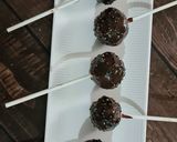 A picture of step 5 of Chocolate cake pops.