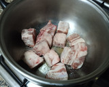 Foto del paso 1 de la receta: Costilla con alcachofas y calabaza
