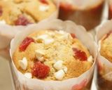 A picture of step 8 of Strawberry Cupcakes For Doll Festival or White Day.