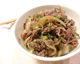 A picture of step 5 of Easy Maitake and Beef Rice Bowl.
