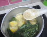 Foto langkah ke 4 dari resep Sayur Bening Bayam Jagung.