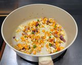 Foto langkah ke 4 dari resep Oseng Telur Cabe Bawang.