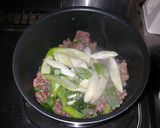 A picture of step 2 of 10-Minute Lightly Flavored Simmered Ground Meat and Japanese Leek.