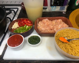 Foto del paso 1 de la receta: Pollo con fideos y gambones