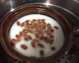 A picture of step 4 of Steam Egg White with Goji Berry and Ginko Nuts.