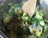 Foto del paso 2 de la receta: Tortilla zapallito, repollo y más