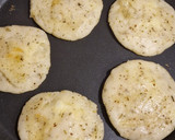 Foto del paso 5 de la receta: Mini arepas de queso - con toque a hierbas