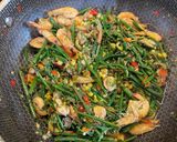 Foto langkah ke 2 dari resep Tumis pakis udang komplit.