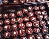 Foto langkah ke 7 dari resep Brownies Mini Shiny Crust.
