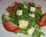 Foto del paso 5 de la receta Ensalada de rúcula y tomate con queso mozzarella