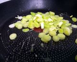 A picture of step 2 of Leek Omelette.