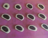 A picture of step 9 of Black and white tea party cookies.