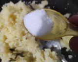 A picture of step 2 of Stuffing Besan Bread Toast.