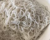 Hình bước làm 1 của món Bún bò xào giá