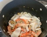 A picture of step 2 of Creamy seafood pasta.