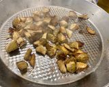 Foto del paso 5 de la receta: Arroz campero de pollo,boletus, trigueros y ajetes con trufa