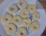 A picture of step 8 of Doughnuts.