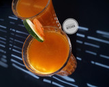 A picture of step 4 of Carrot and cucumber juice.