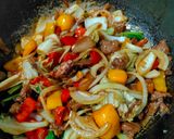 Foto langkah ke 14 dari resep Kwetiaw siram sapi ladahitam.