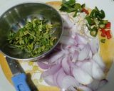 A picture of step 1 of Tomato and Onion Chutney.