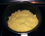 Foto del paso 2 de la receta: Cous-cous con bacalao, espinacas y ciruelas secas