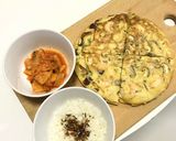 Foto langkah ke 5 dari resep Pajeon Udang alias omelet korea.
