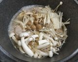 รูปขั้นตอนการทำที่ 2 ของ ข้าวต้มเห็ดหมูสับ